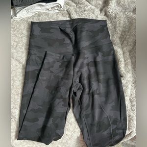 Lululemon wunder train 25” leggings in CAMO size 10